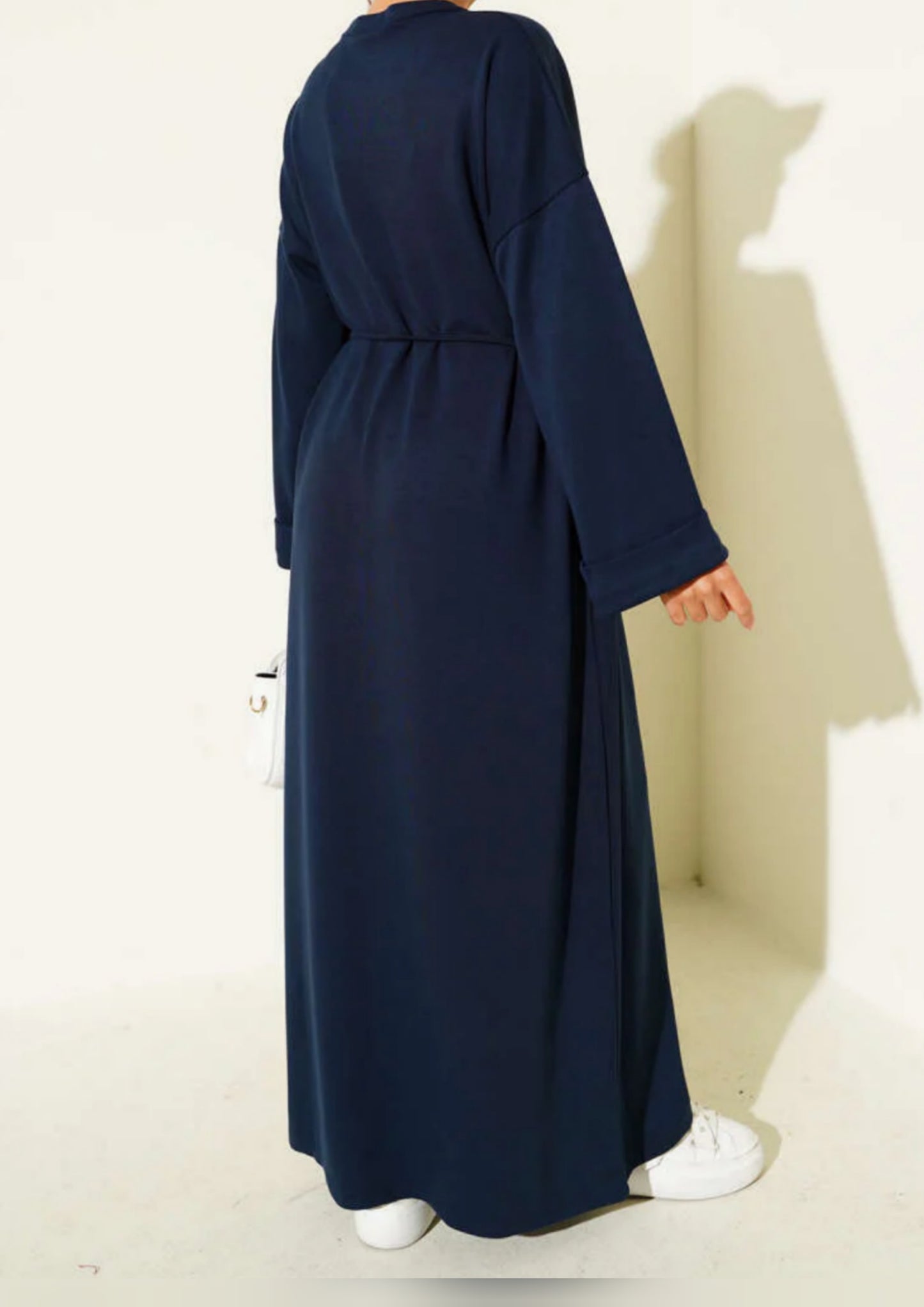 Robe ample à deux manches et ceinture en corde, bleu marine
