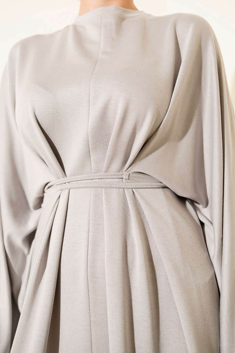 Robe ample à taille élastiquée avec cordon de serrage, grise