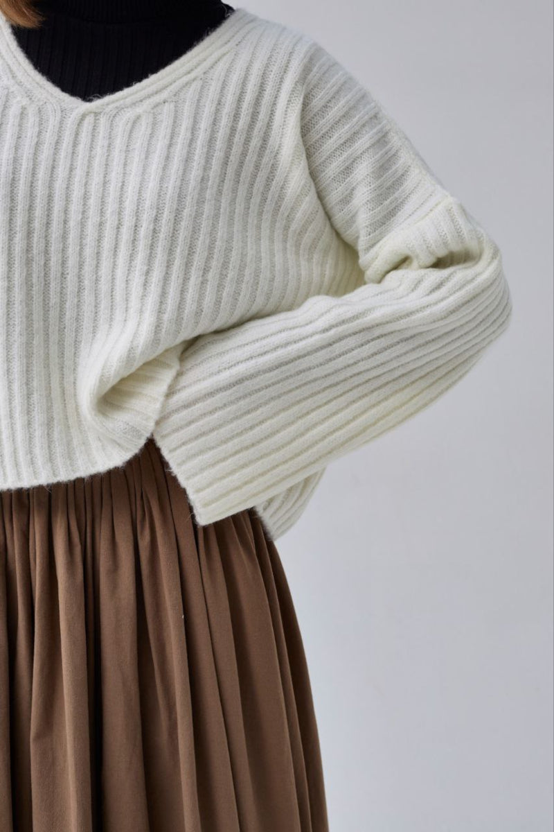 Pull court à col en V – Ekru