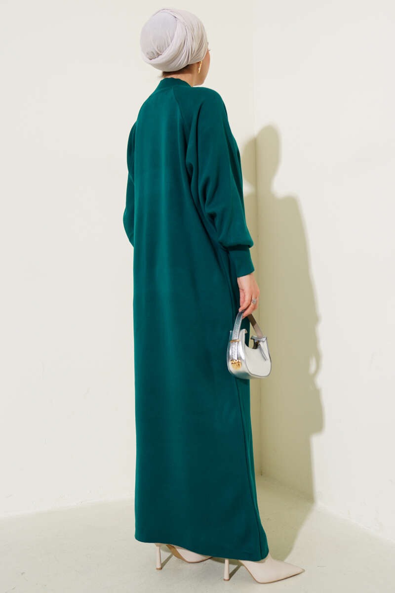 Robe verte en maille à manches bouffantes