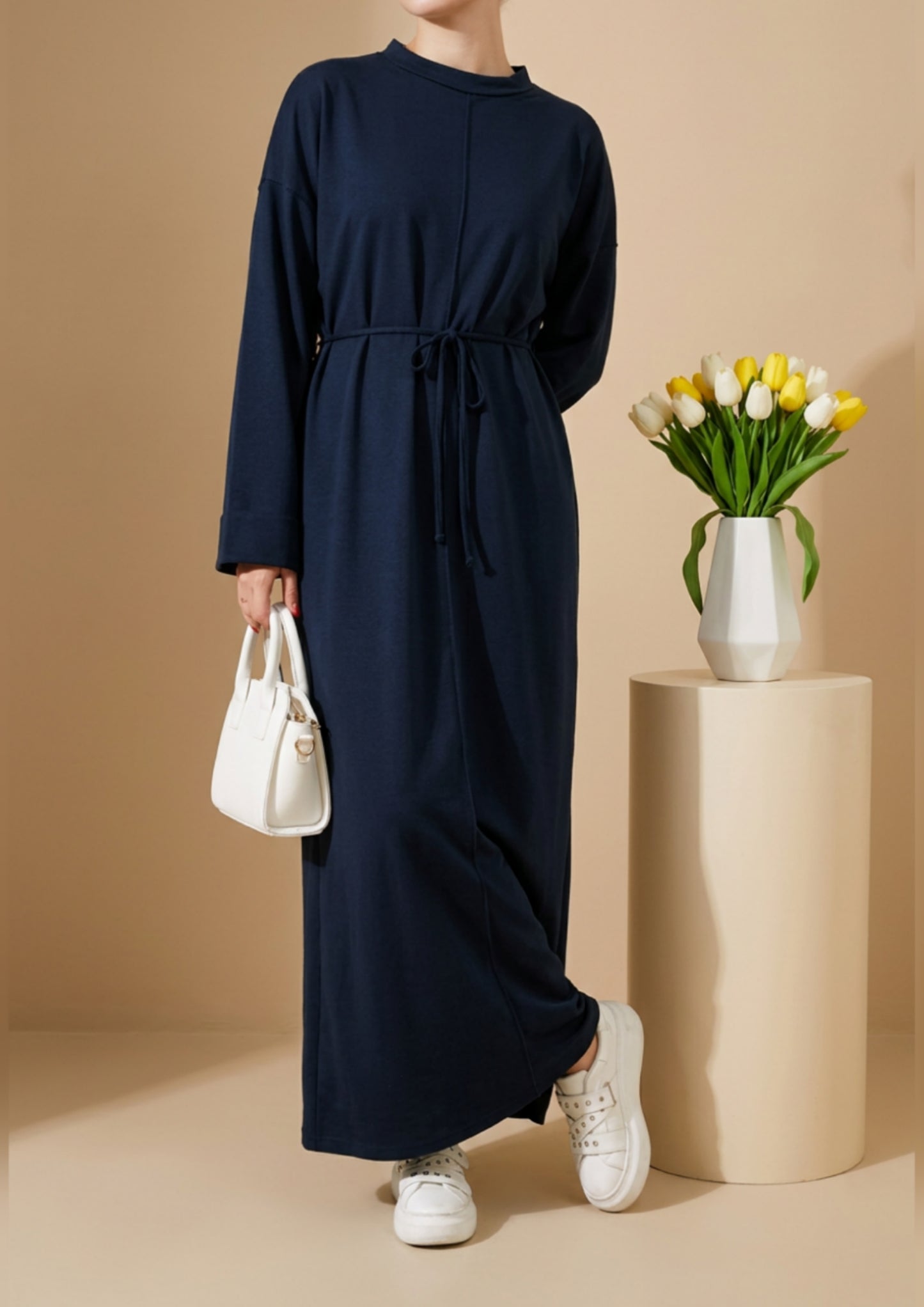 Robe ample à deux manches et ceinture en corde, bleu marine