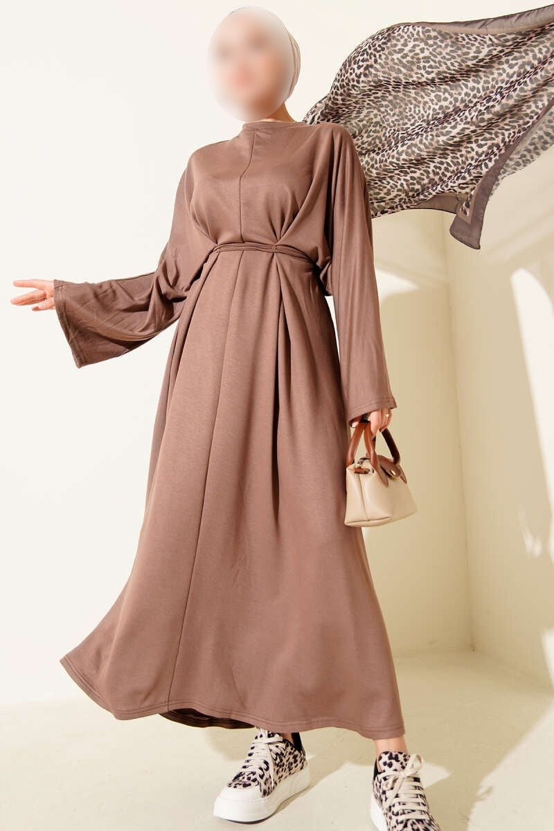 Robe ample à taille élastiquée avec cordon de serrage, marron