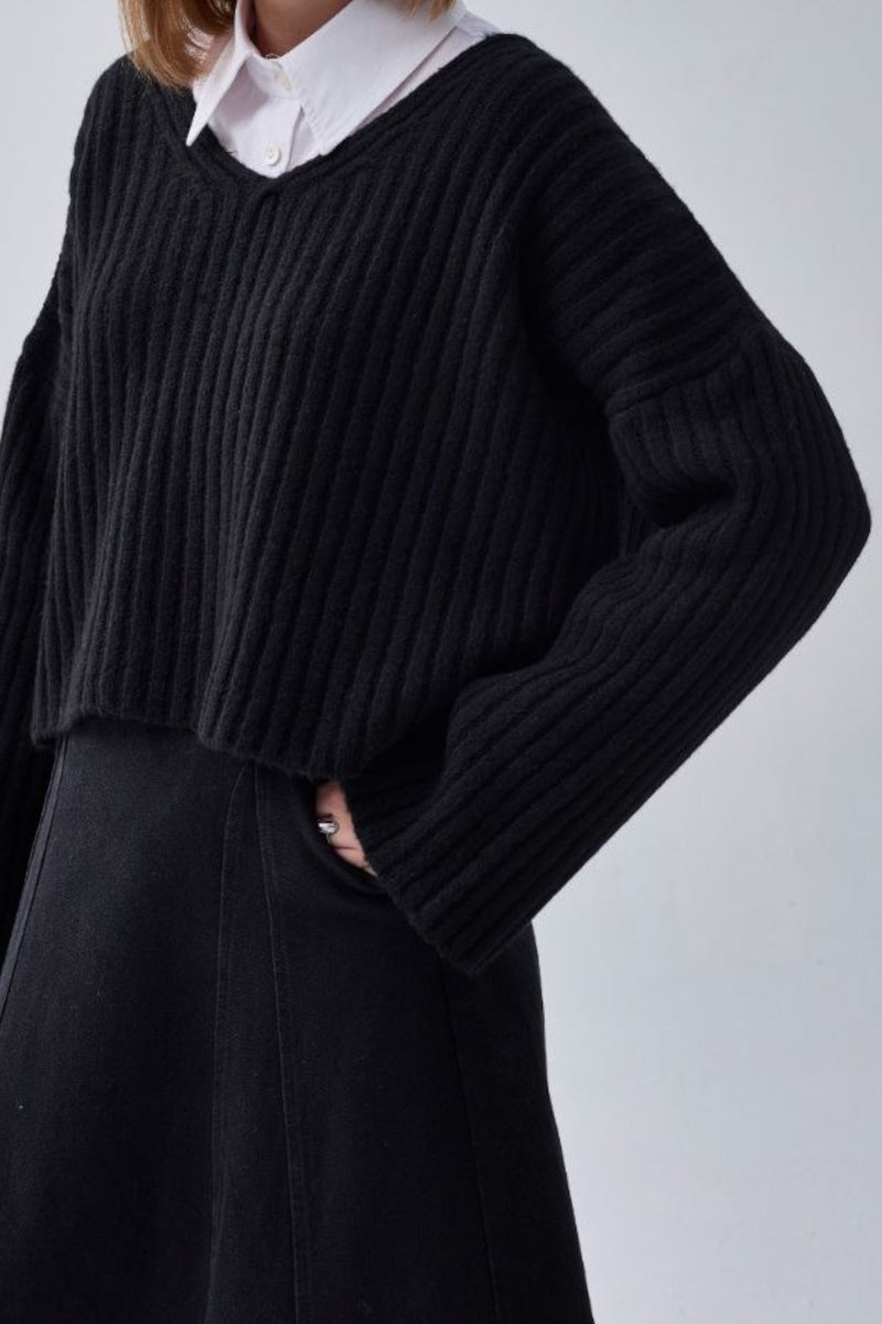 Pull court à col en V – Noir