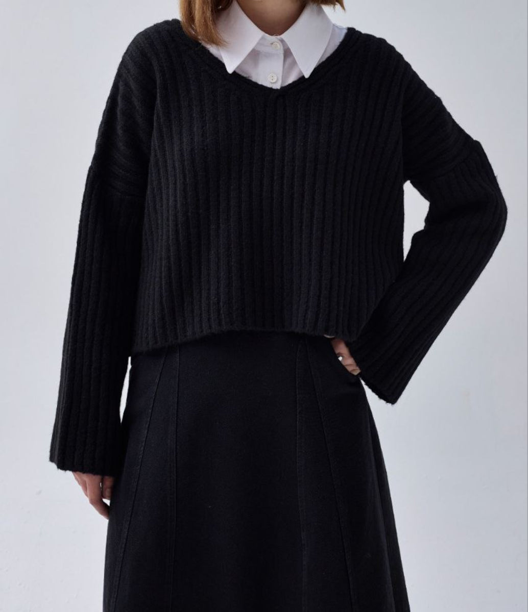 Pull court à col en V – Noir