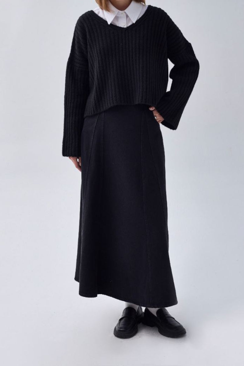 Pull court à col en V – Noir