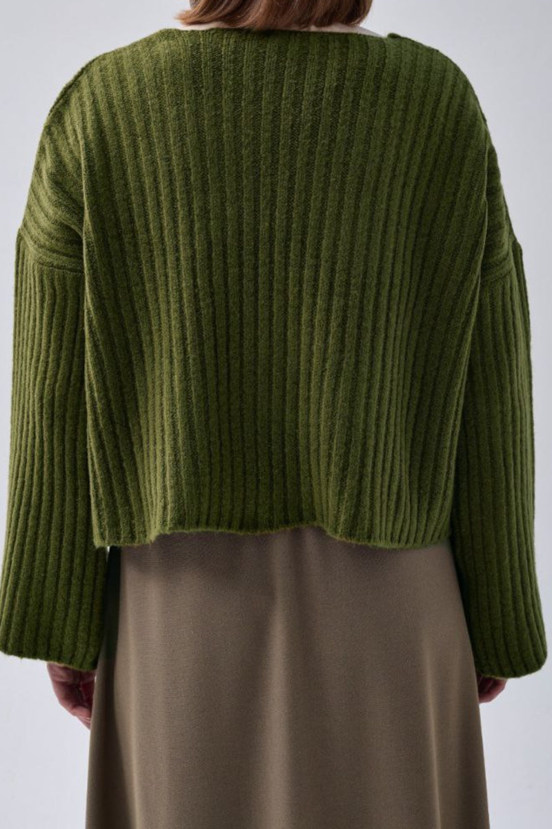 Pull court à col en V – kaki