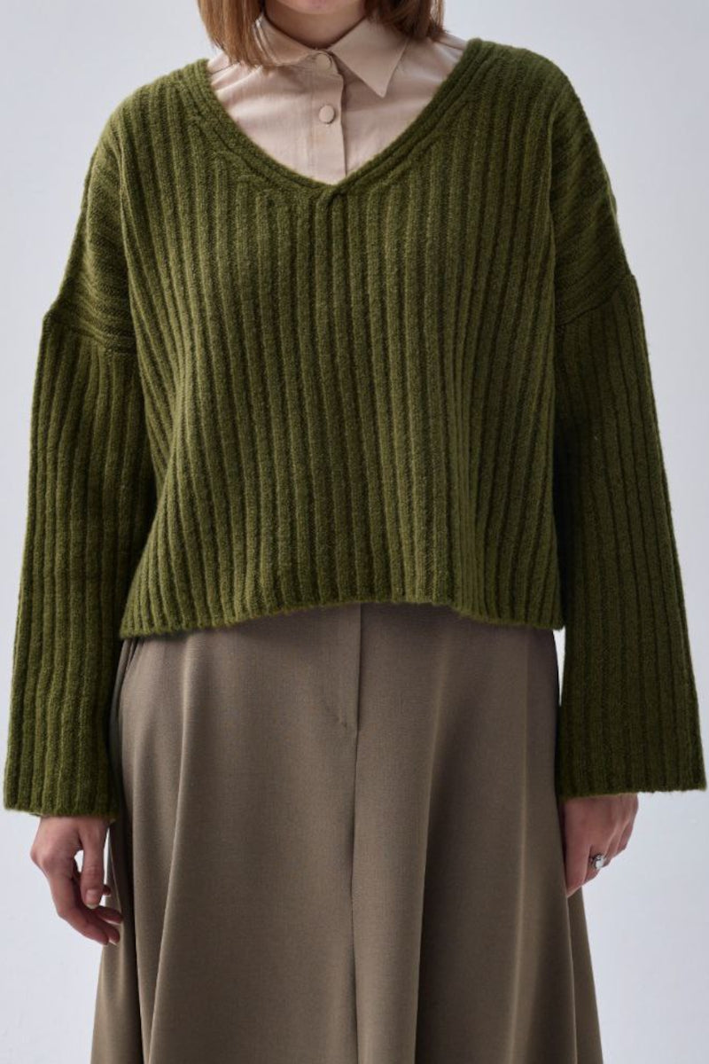 Pull court à col en V – kaki