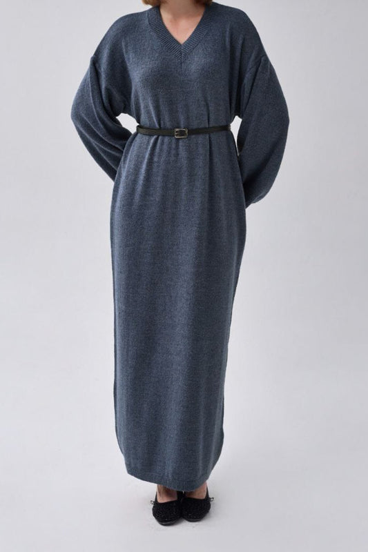 Robe en maille indigo à col V