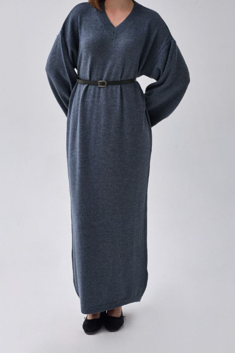 Robe en maille indigo à col V