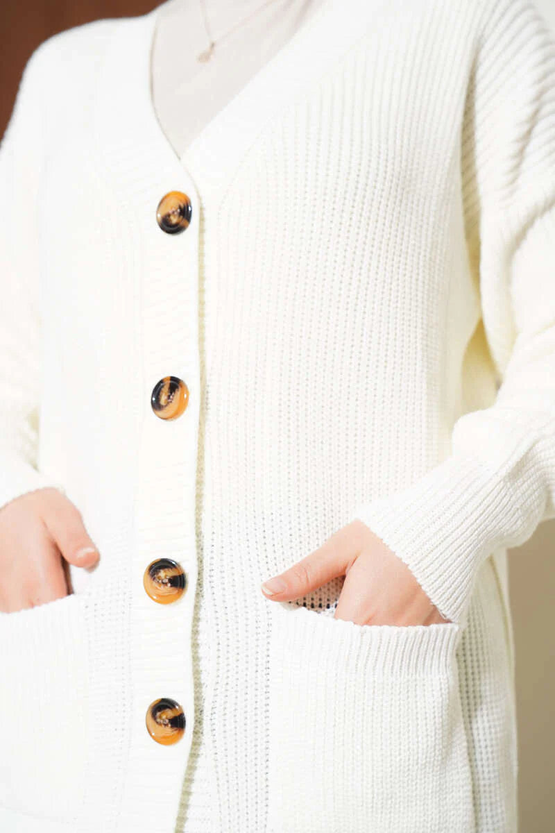 Gilet long écru à poche boutonnée