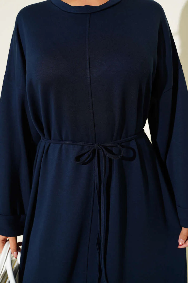 Robe ample à deux manches et ceinture en corde, bleu marine