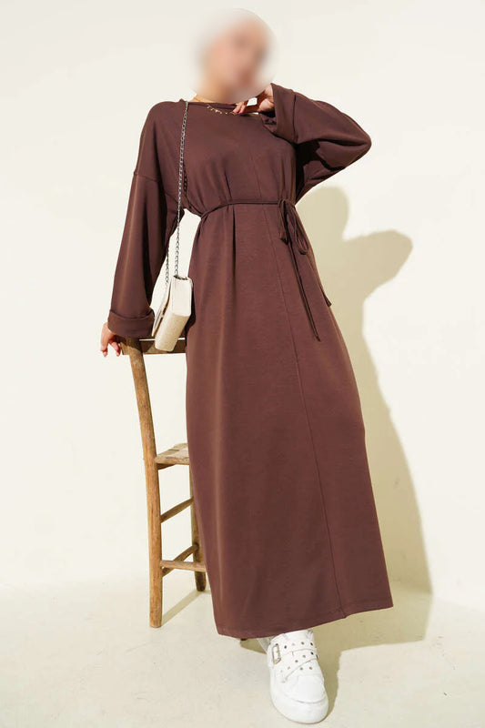 Robe ample à deux manches et ceinture en corde, marron