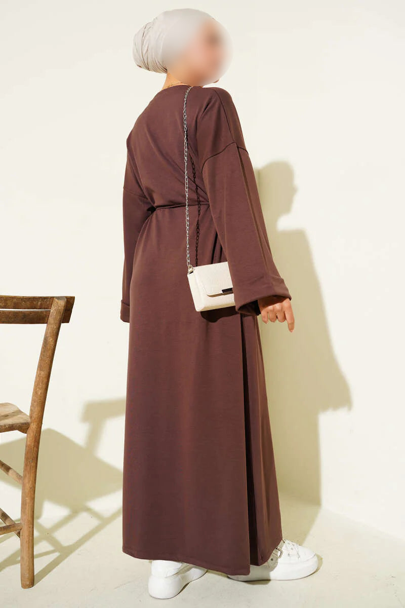 Robe ample à deux manches et ceinture en corde, marron