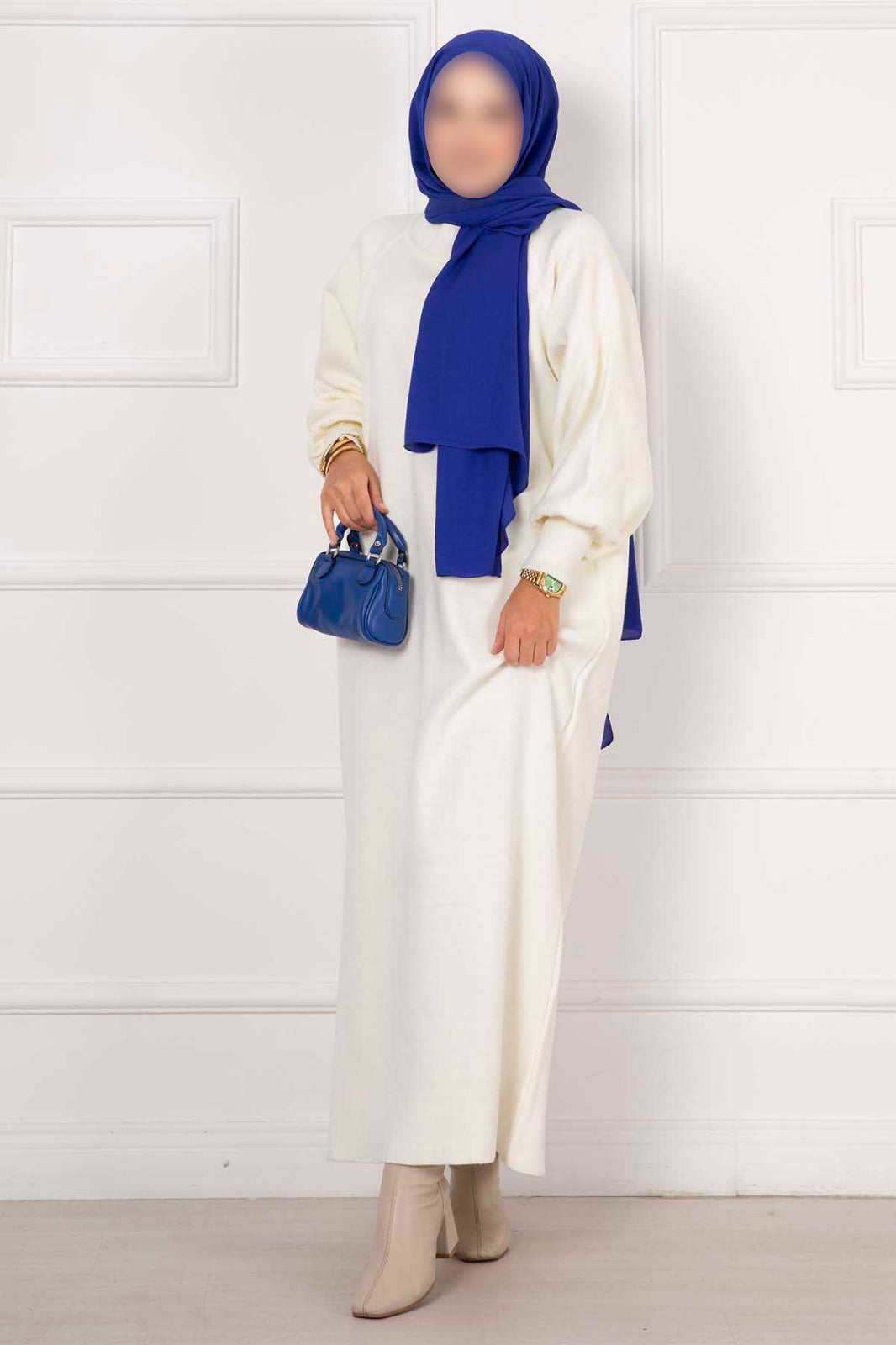 Robe en maille écru à manches bouffantes