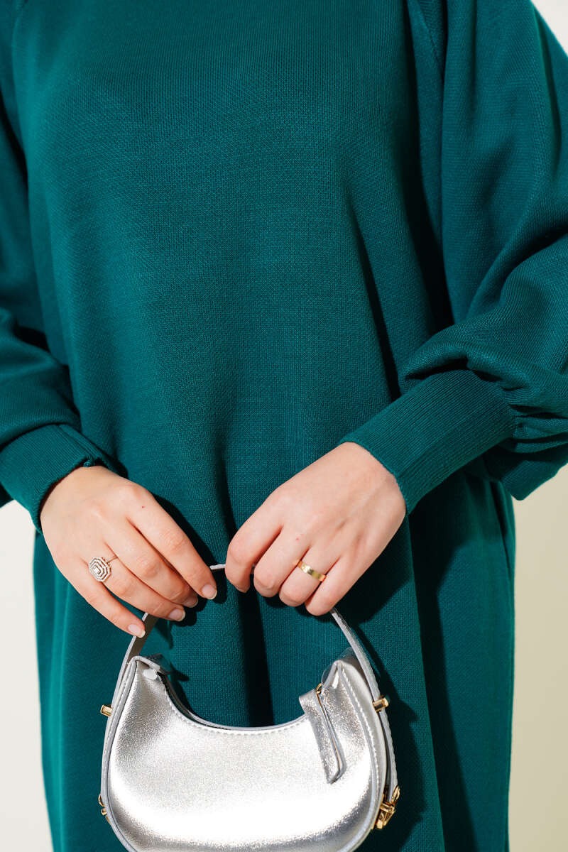 Robe verte en maille à manches bouffantes