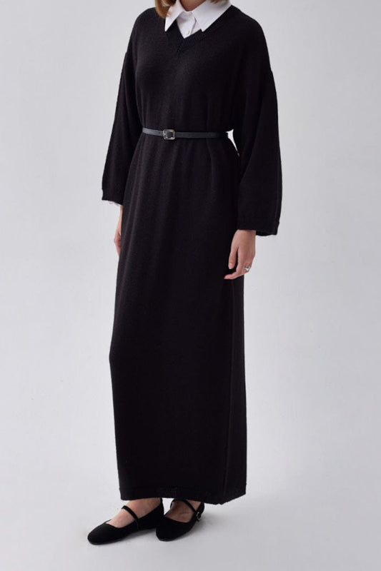 Robe noire en maille à col V