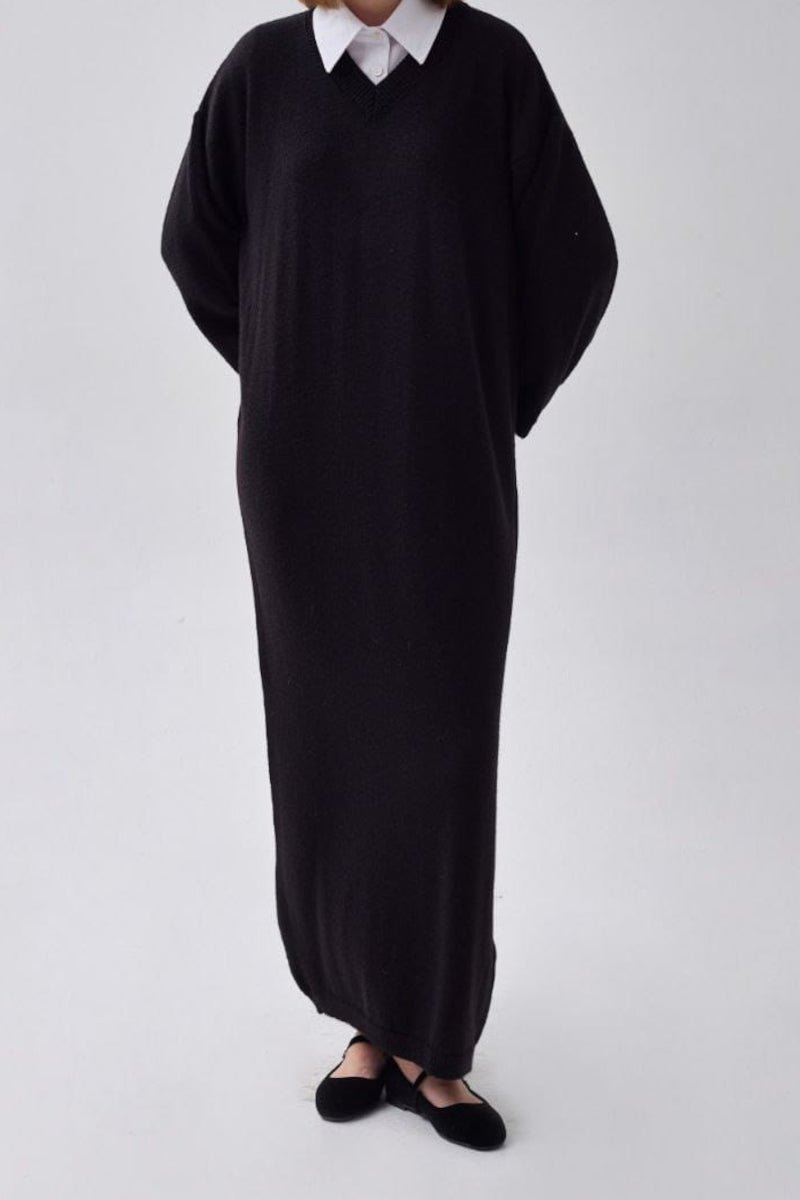 Robe noire en maille à col V