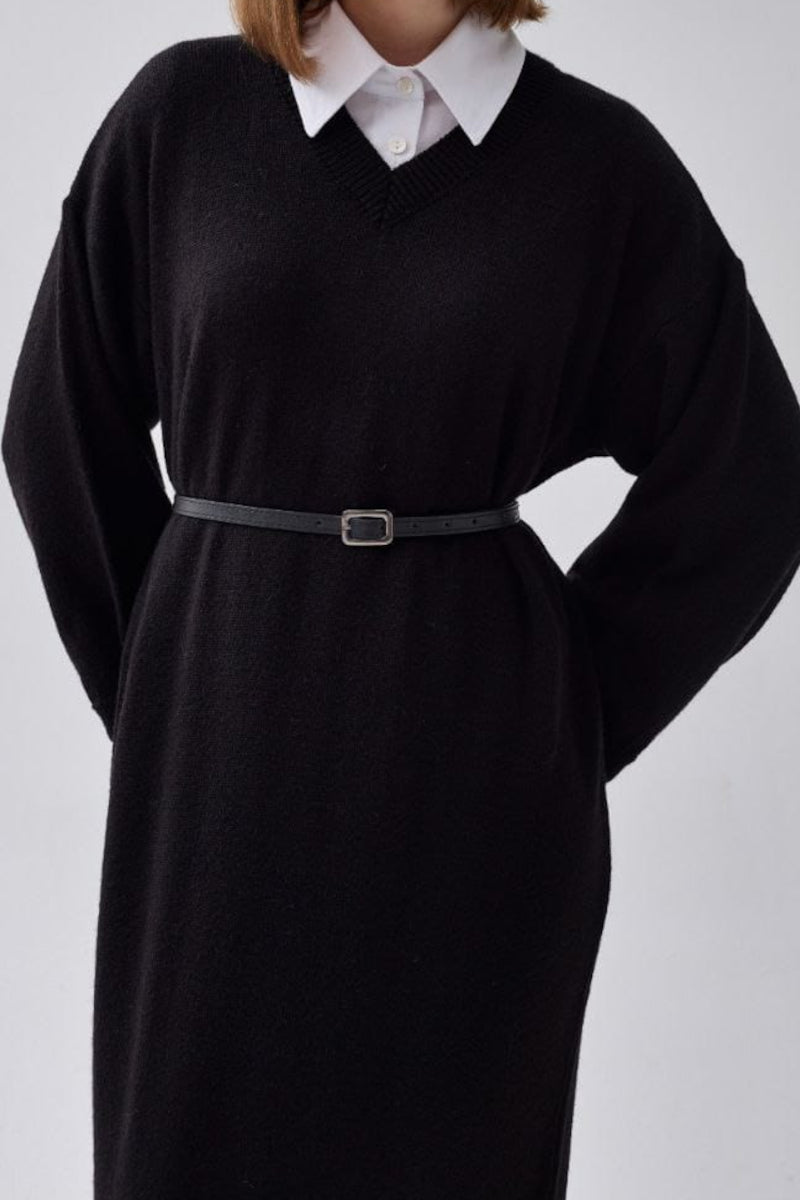 Robe noire en maille à col V